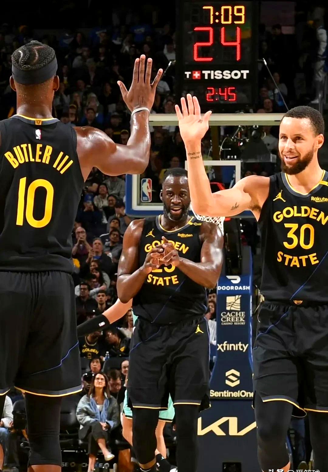 湖人回归首秀大放异彩，勇士主场球迷高呼名字的简单介绍-Kaiyun中国官网